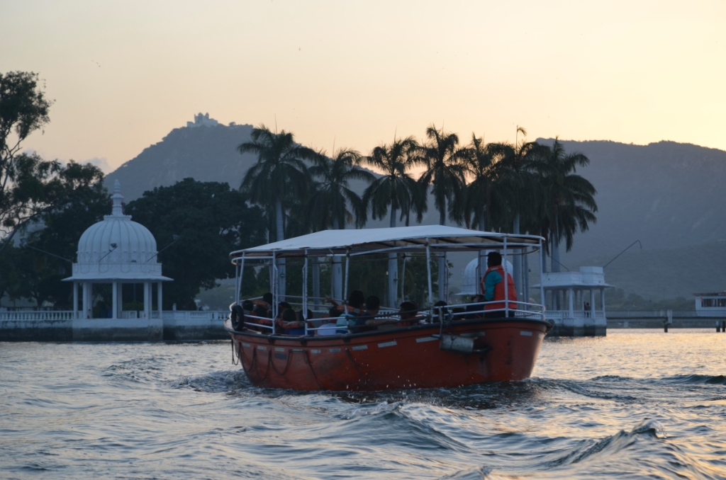 Sunset Point at Udaipur... Fateh sagar Lake - My Greedy BackPack